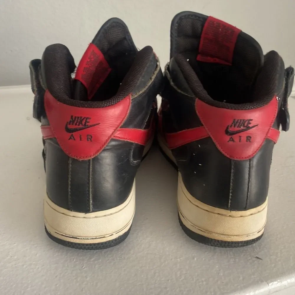 Nike Air Force 1 Mid Bred
